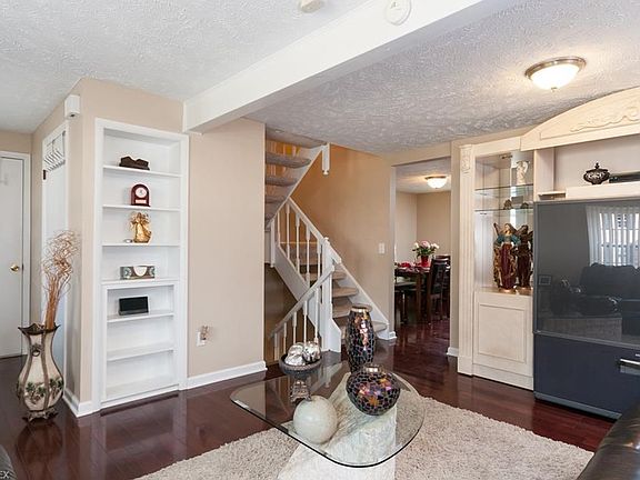 2nd image of 7380 Willowrun Dr Unit C