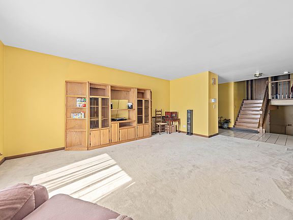 3rd image of 214 N Vincent Dr