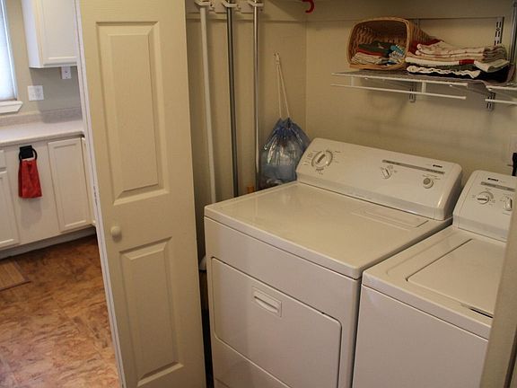 Laundry-Kitchen