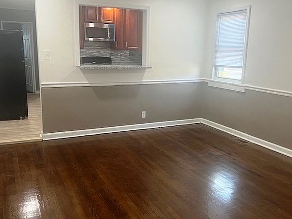 3rd image of 293 N Maple Ave #2R