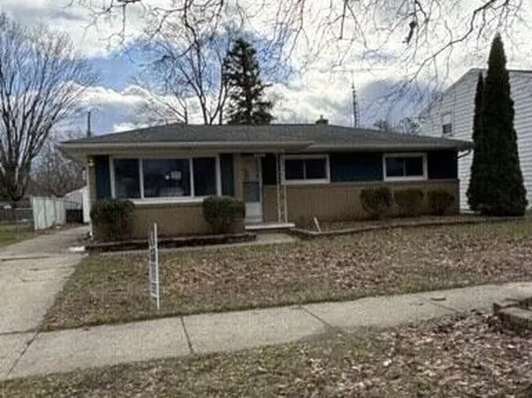 3815 Walton Dr, Lansing, MI 48910