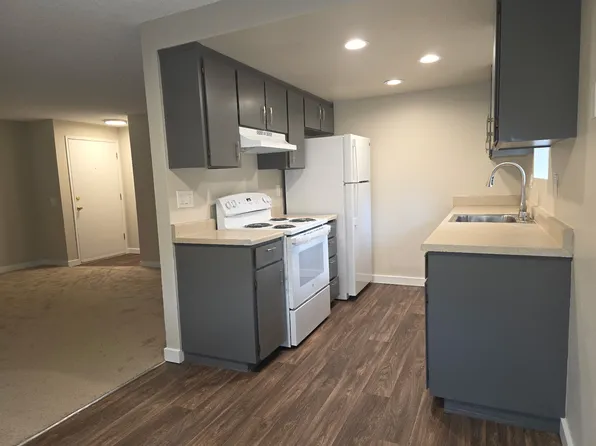 7911 236th St SW APT A, Edmonds, WA 98026
