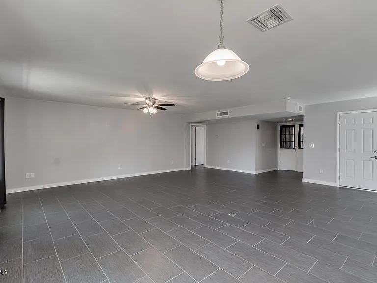 1115 W Barrow Dr — Photo 8
