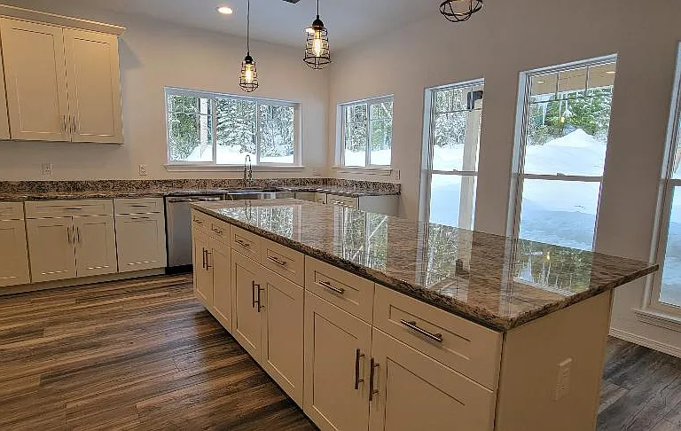 373 Scott Ln — Photo 3