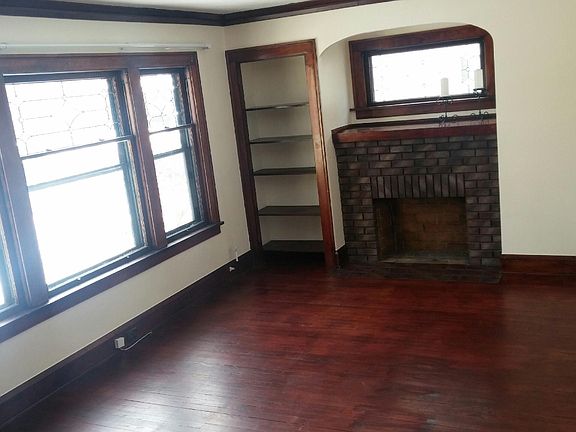 5th image of 2086 Wyandotte Ave