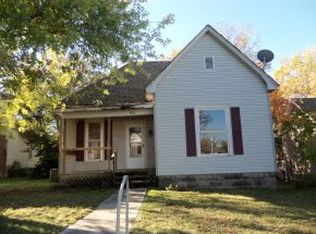 922 W 2nd St, Webb City, MO 64870