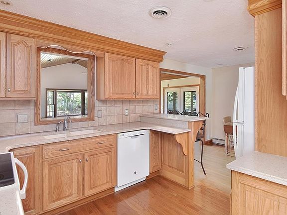 3rd image of 388 Morgan Ct