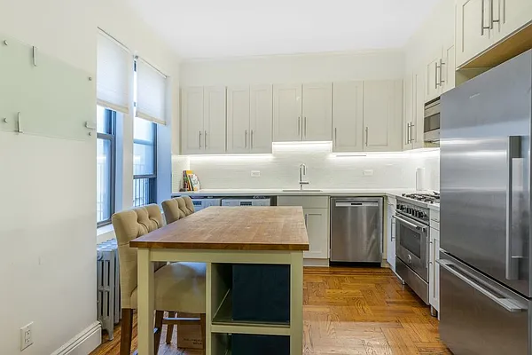 Sold by HomeDax Real Estate | media 3