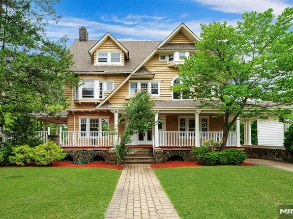 241 Summit Ave, Hackensack, NJ 07601