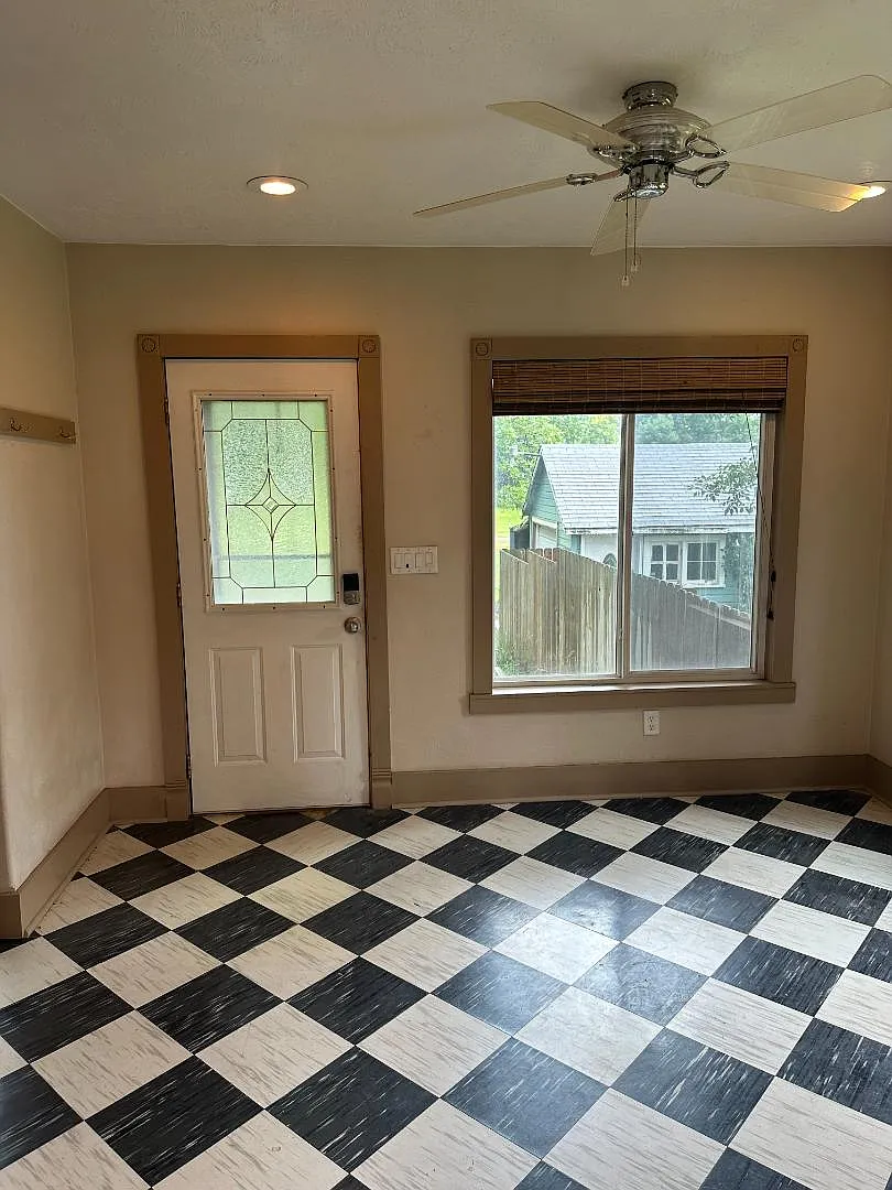 903 N West Ave — Photo 2