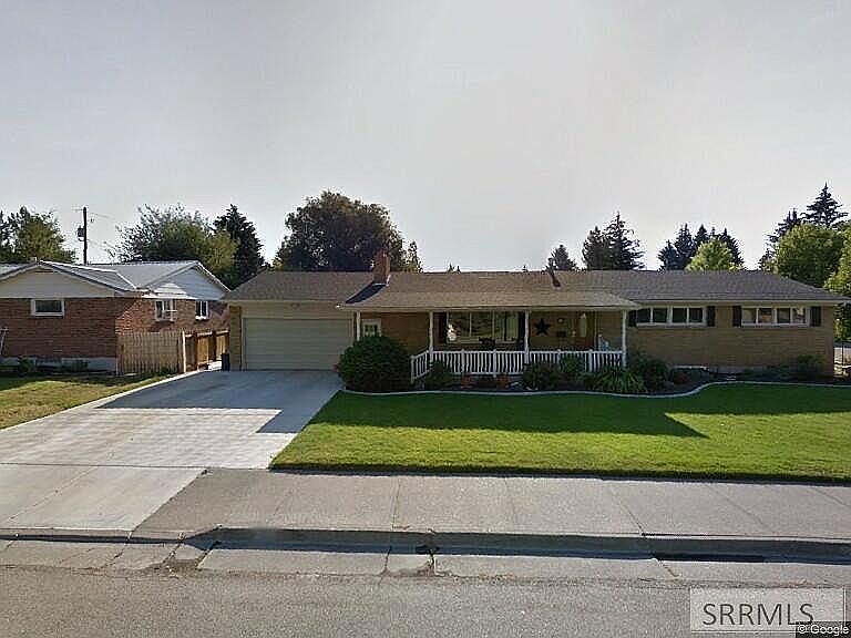 1st image of 214 Evergreen Dr