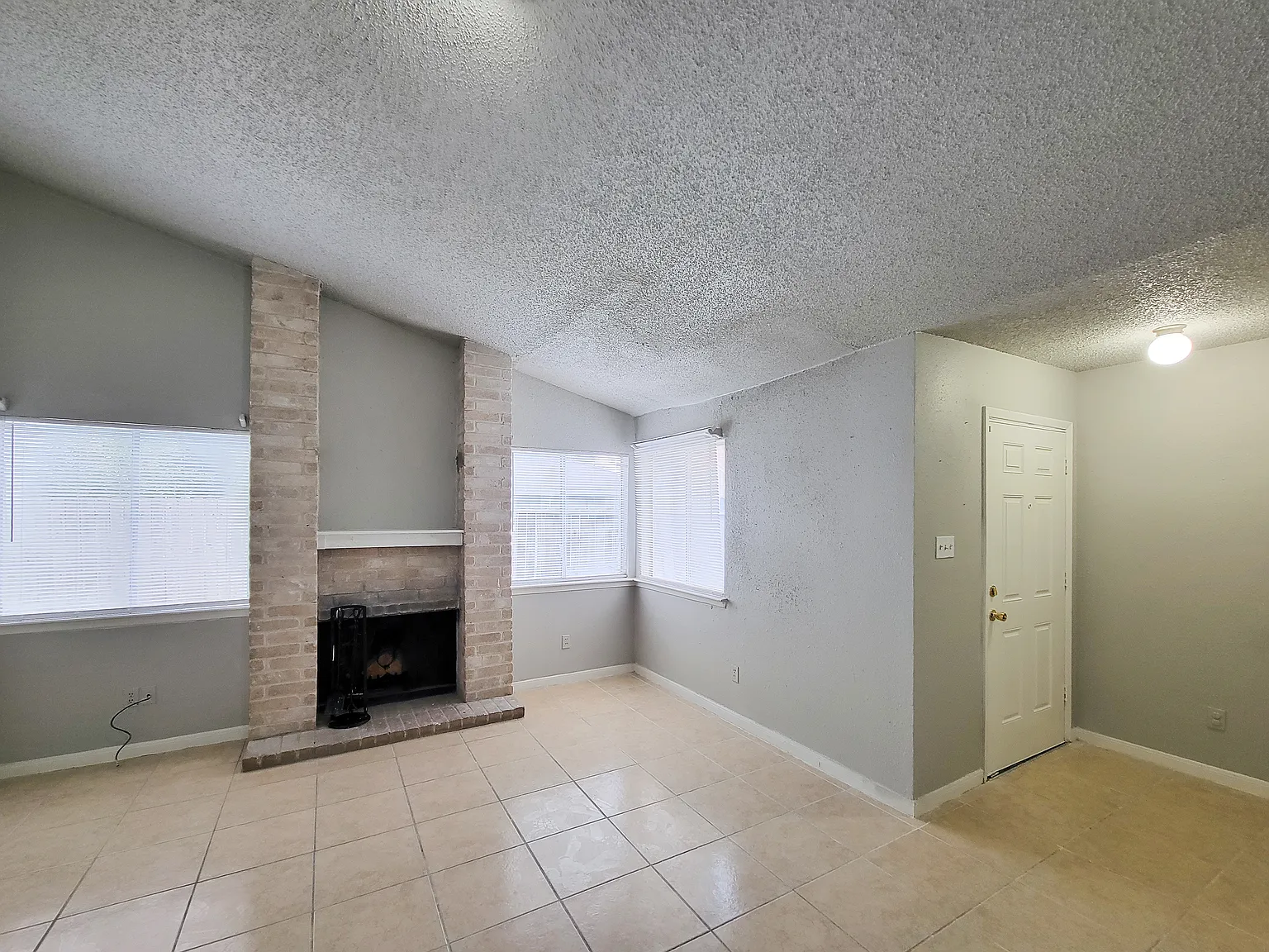 3 bed, 1144 sqft, $1,550 — Photo 3
