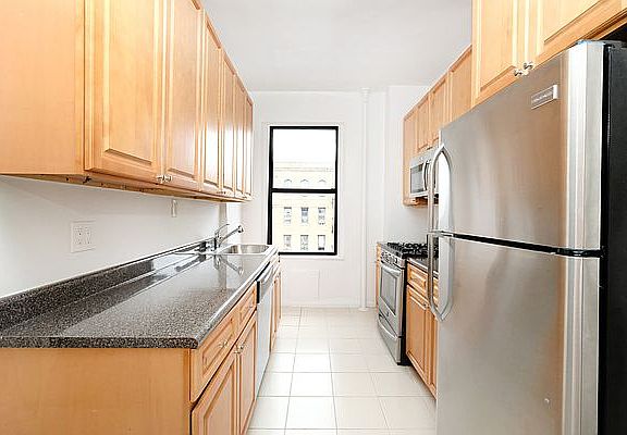 3rd image of 656 W 204th St APT 57