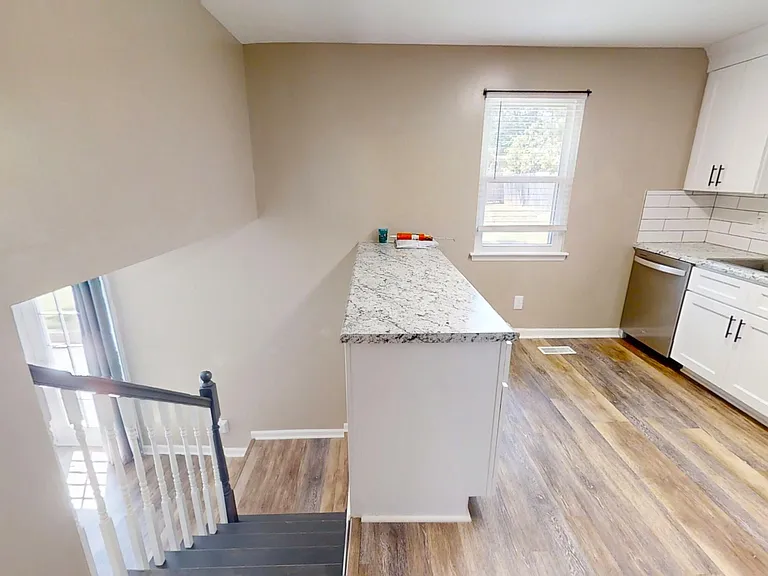 321 Oak Lake Dr — Photo 9