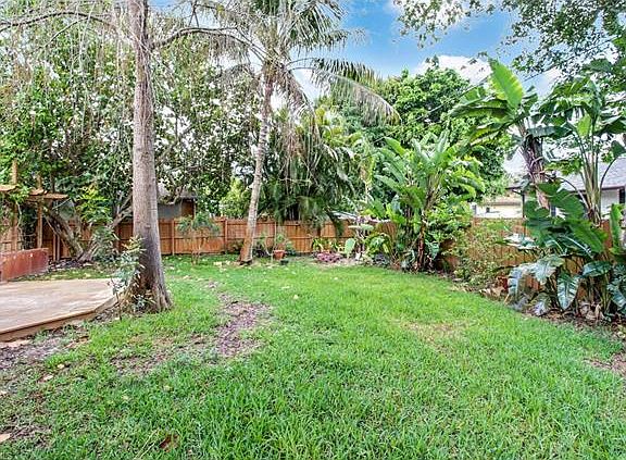 4th image of 8104 Pennsylvania Blvd