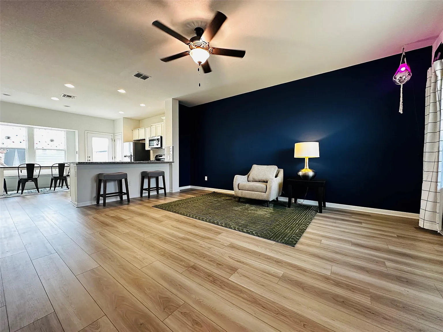 2 bed, 2.5 bath, 1190 sqft, $1,650 — Photo 3