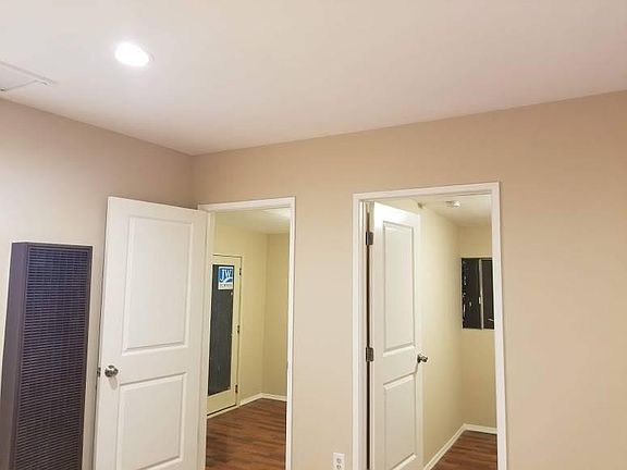 4th image of 439 1/4 W Walnut Ave