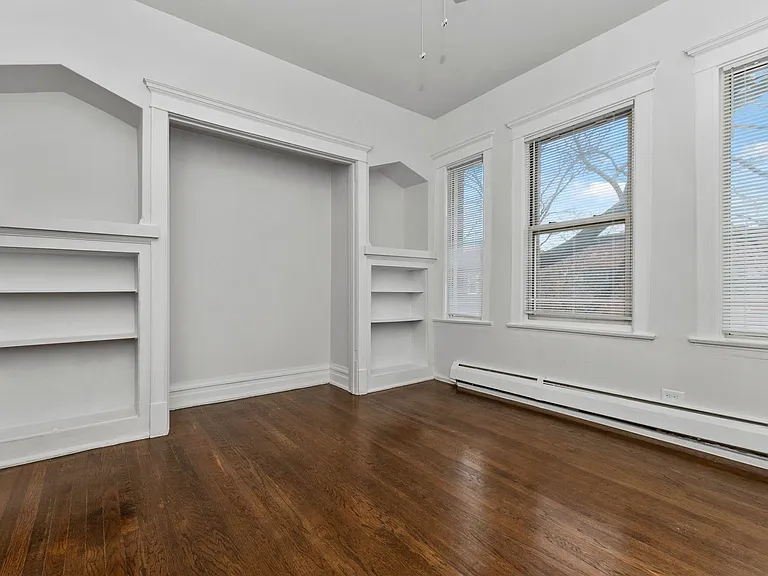 11259 S King Dr — Photo 4