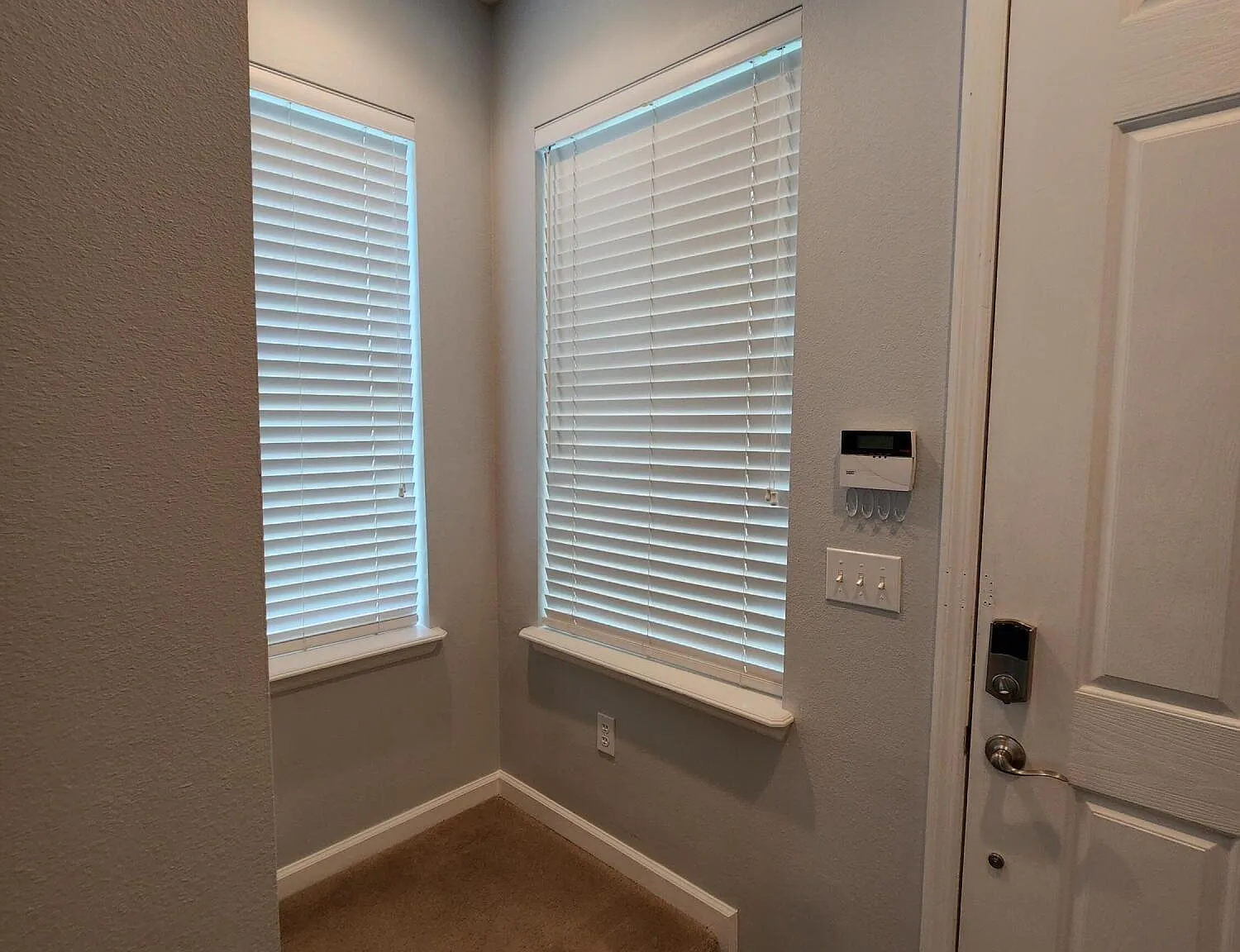 2 bed, 2.5 bath, 1327 sqft, $1,650 — Photo 2