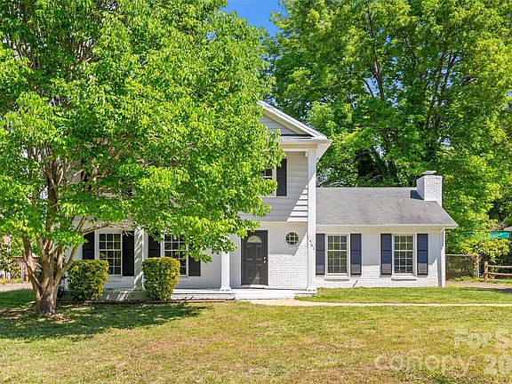 2nd image of 1401 Cedarwood Ln