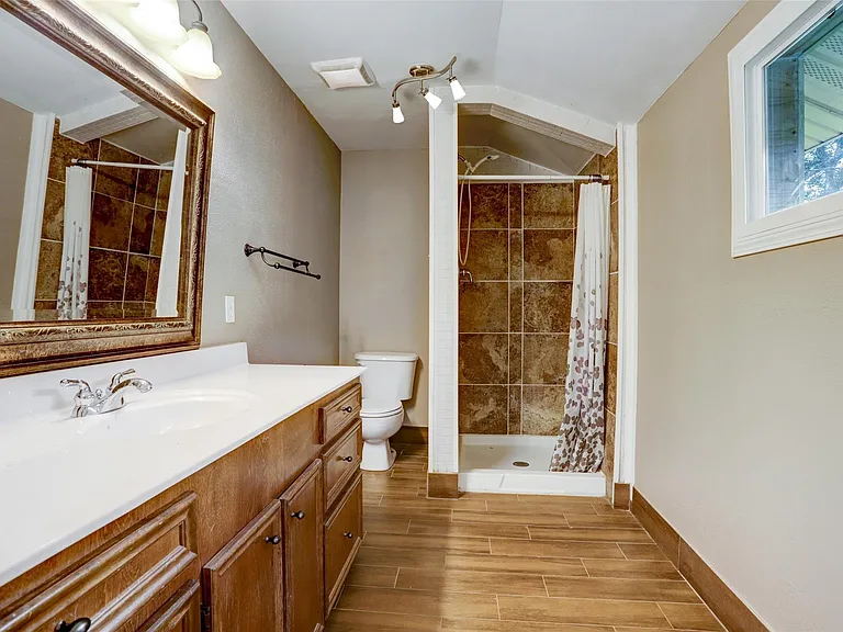 1207 N Meyer St — Photo 13