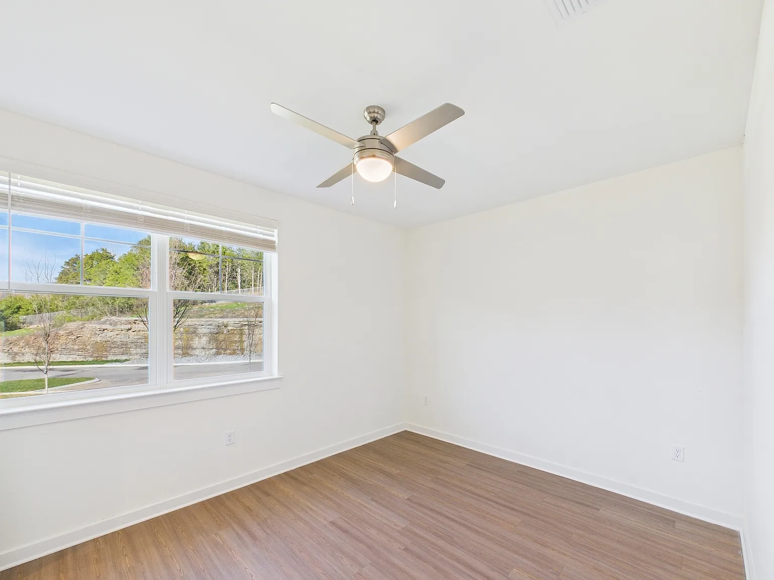 3 bed, 1267 sqft, $2,299 — Photo 4