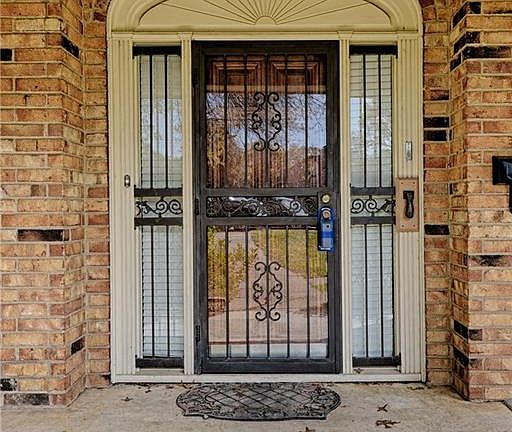 4th image of 400 Lake Louise Ct