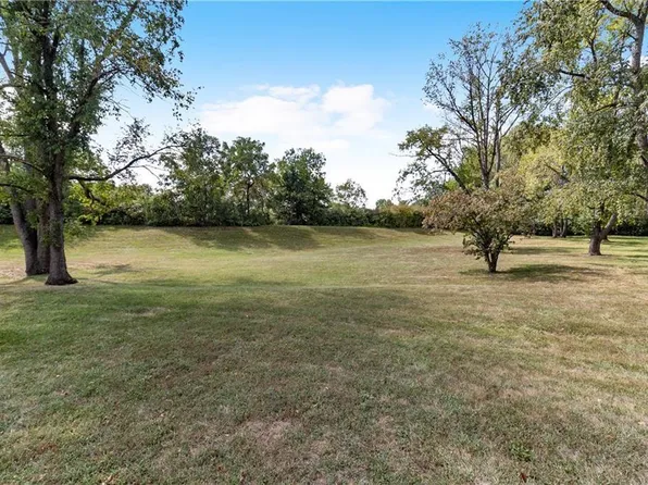 14002 Canterbury St, Leawood, KS 66224