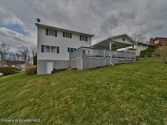 3rd image of 32 Oakwood Dr