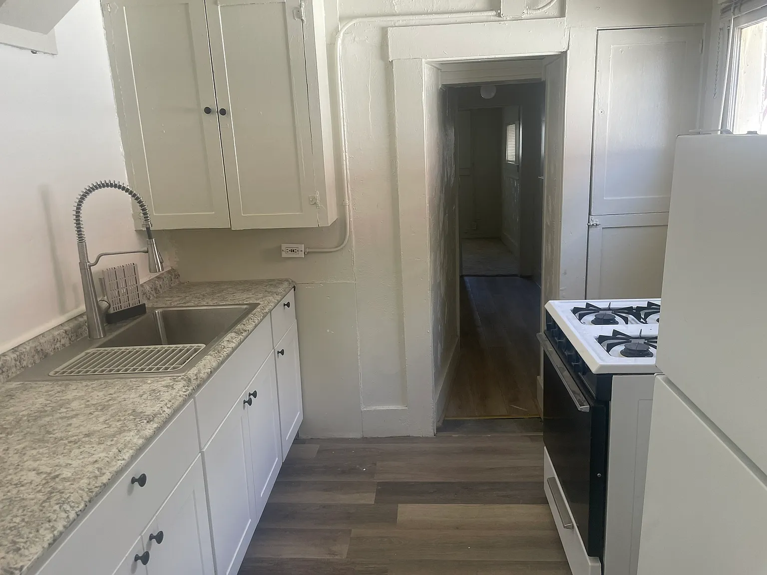 1 bed, 400 sqft, $1,415 — Photo 4