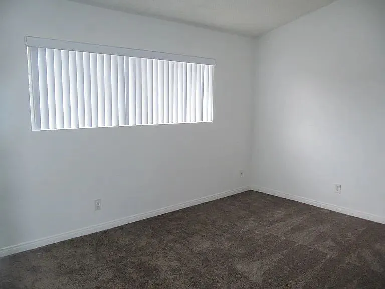 16628 Woodruff — Photo 30