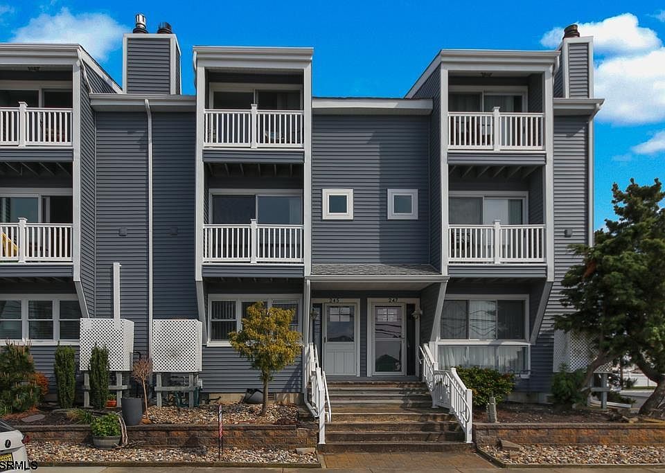 1st image of 245 Bay Ave #245