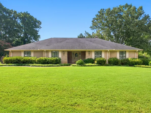 2128 Hickory Hills Rd, Florence, AL 35630