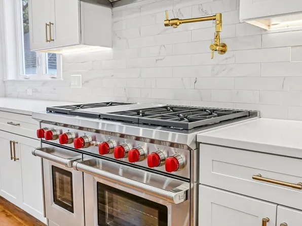 13 Parker Rd, Wakefield, MA 01880