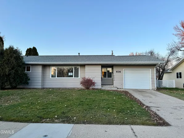 614 13th St W, Williston, ND 58801