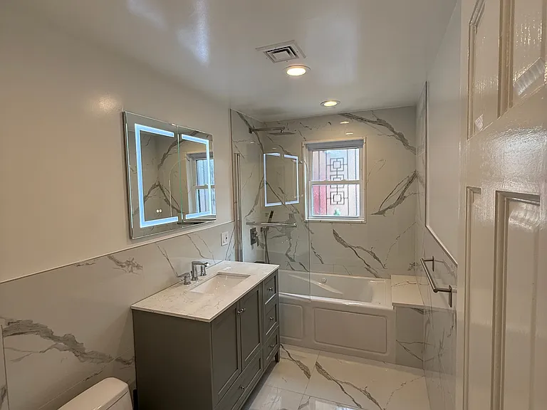 1090 Pelham Pkwy S — Photo 9