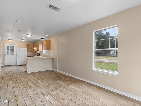 3rd image of 2123 32nd St #A & B