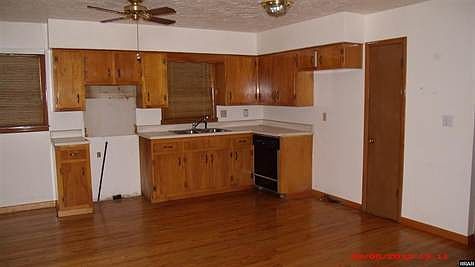 3rd image of 815 S 2nd St
