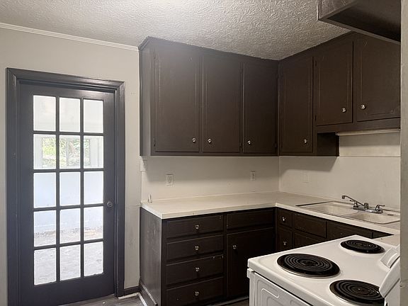 4th image of 3462 East St