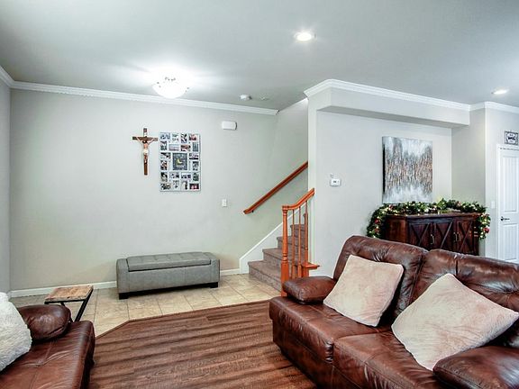 4th image of 1690 Panorama Dr
