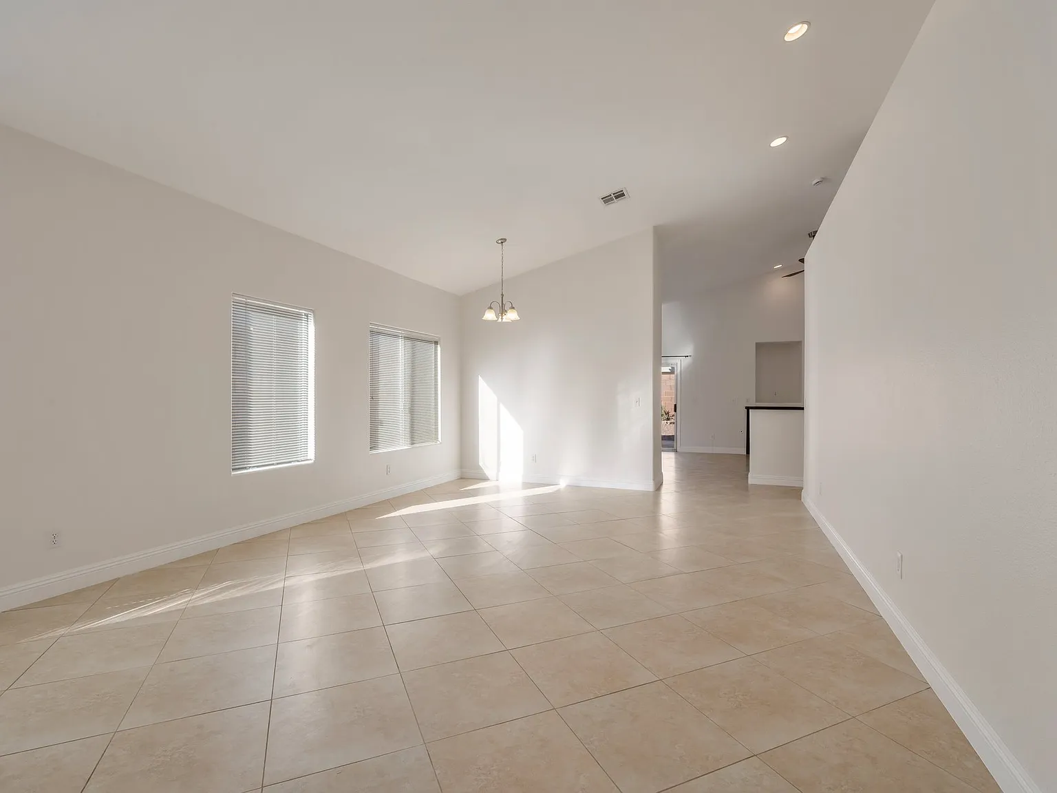 3 bed, 1546 sqft, $2,120 — Photo 2
