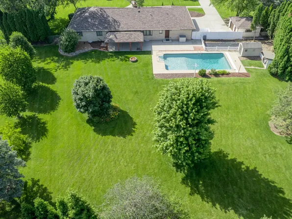 5794 E 107th Pl, Winfield, IN 46307