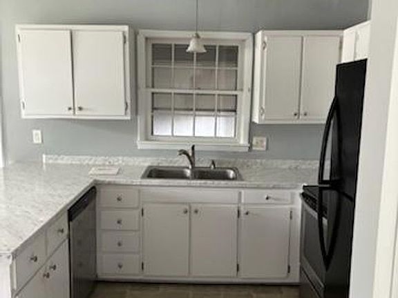 5th image of 1817 Camelot Dr