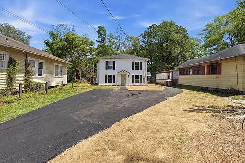 377 Tuttle Ave Photo 1