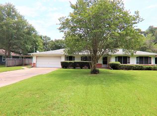 880 Morning Glory Dr, Bridge City, TX 77611