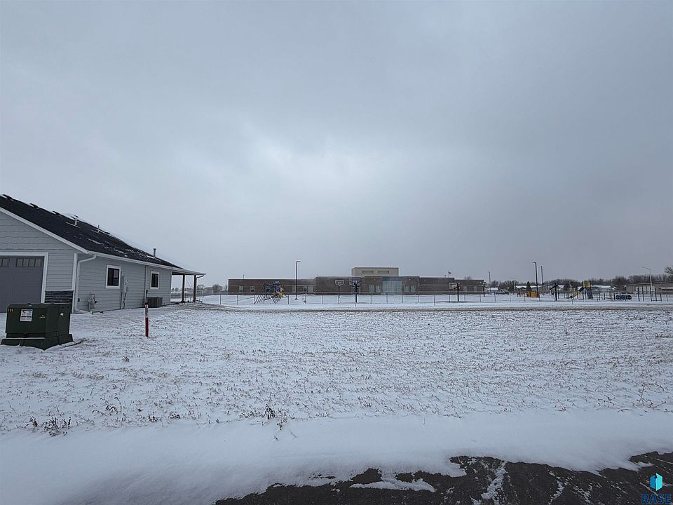 2nd image of 805 S Limestone Ave