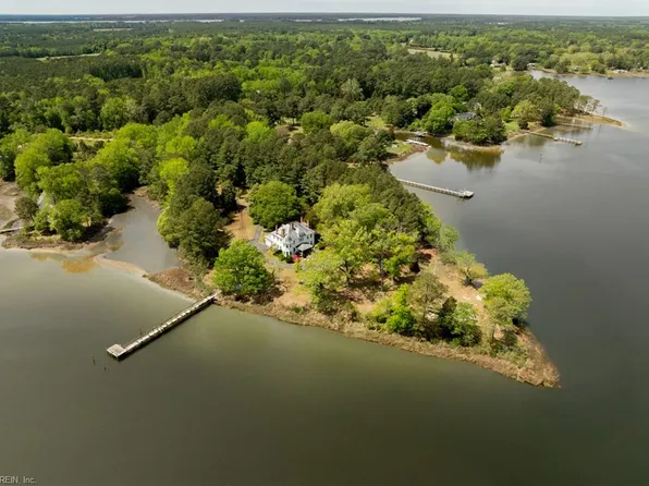 584 Whitfield Rd, Cardinal, VA 23025