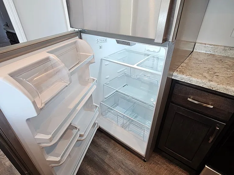 1100 W Marion St — Photo 33