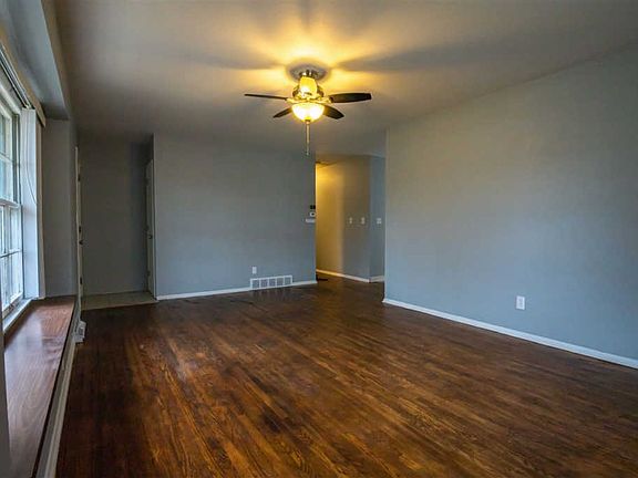 3rd image of 3207 Chateau Ln