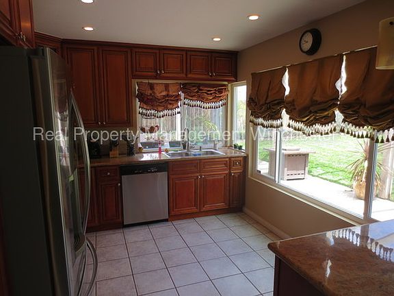 3rd image of 1150 Pleasant Hill St